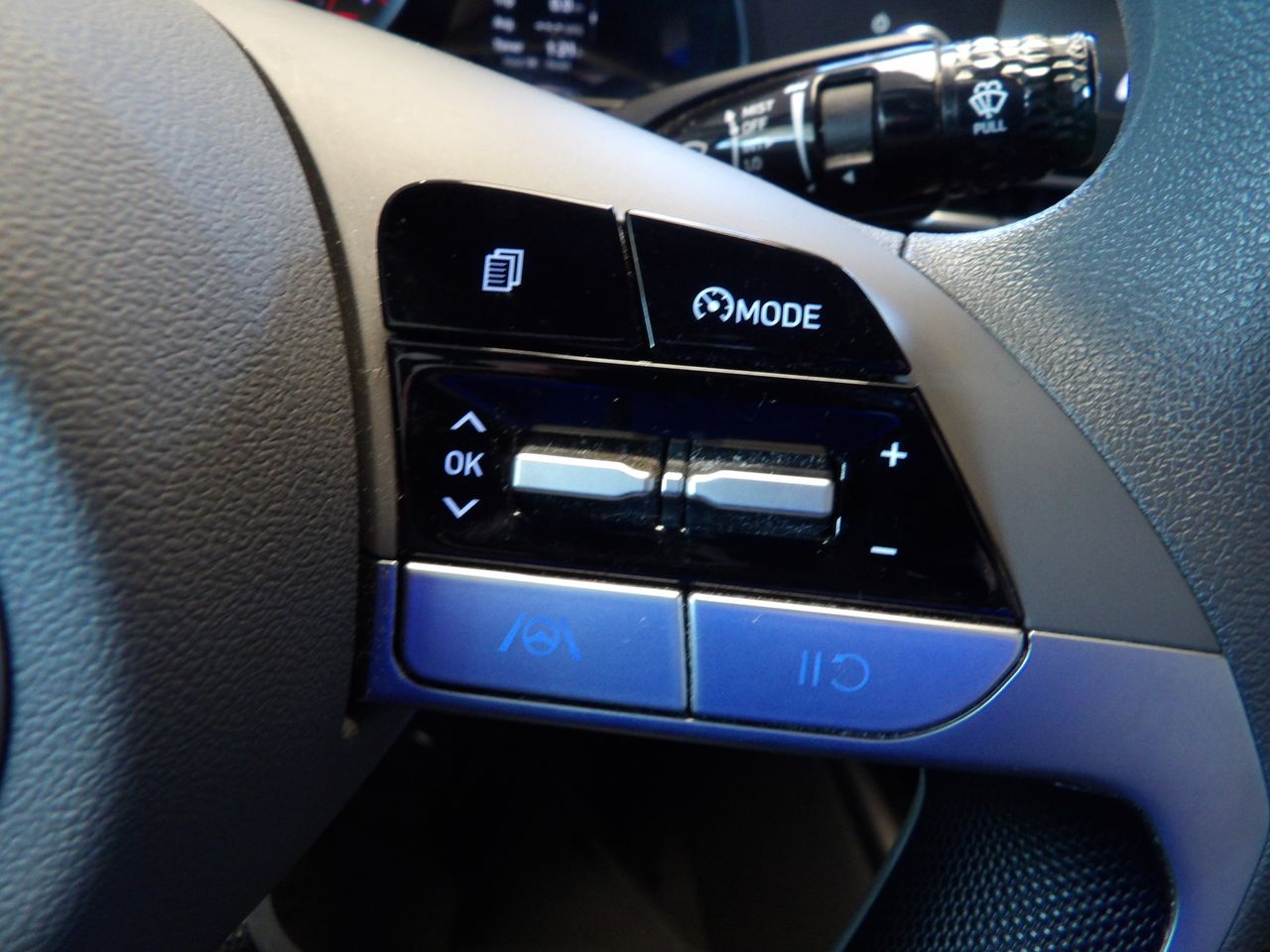 2022 Hyundai Elantra SEL photo 29