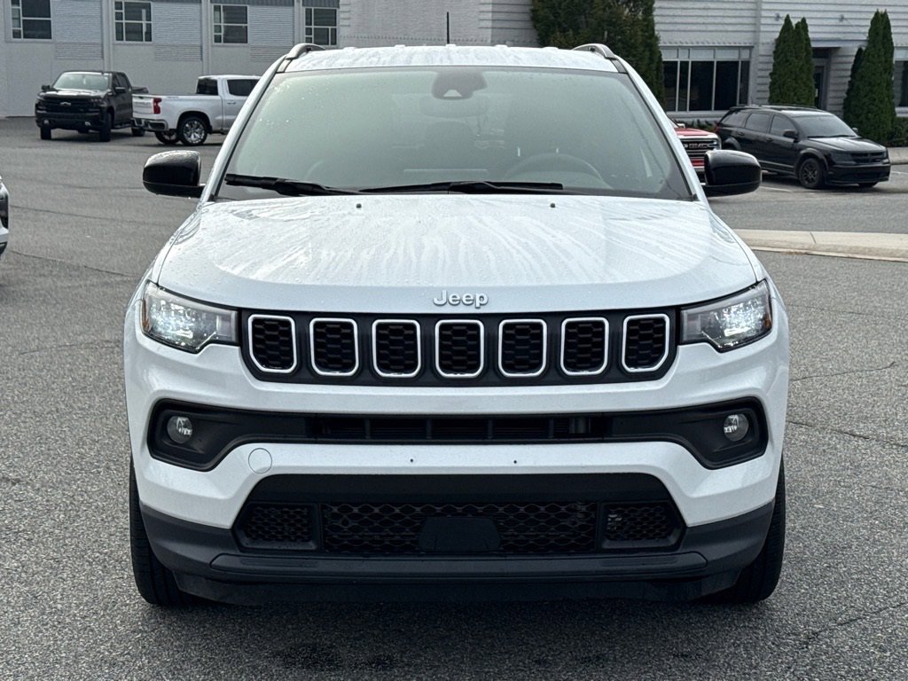 2024 Jeep Compass Latitude photo 2