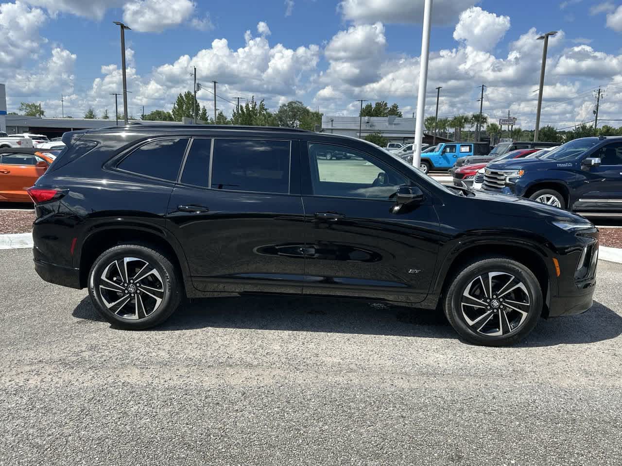 2025 Buick Enclave Sport Touring photo 8