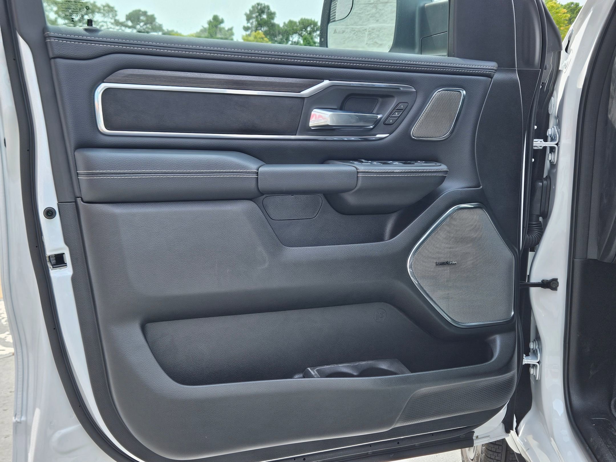 2026 Ram 1500 Laramie photo 15