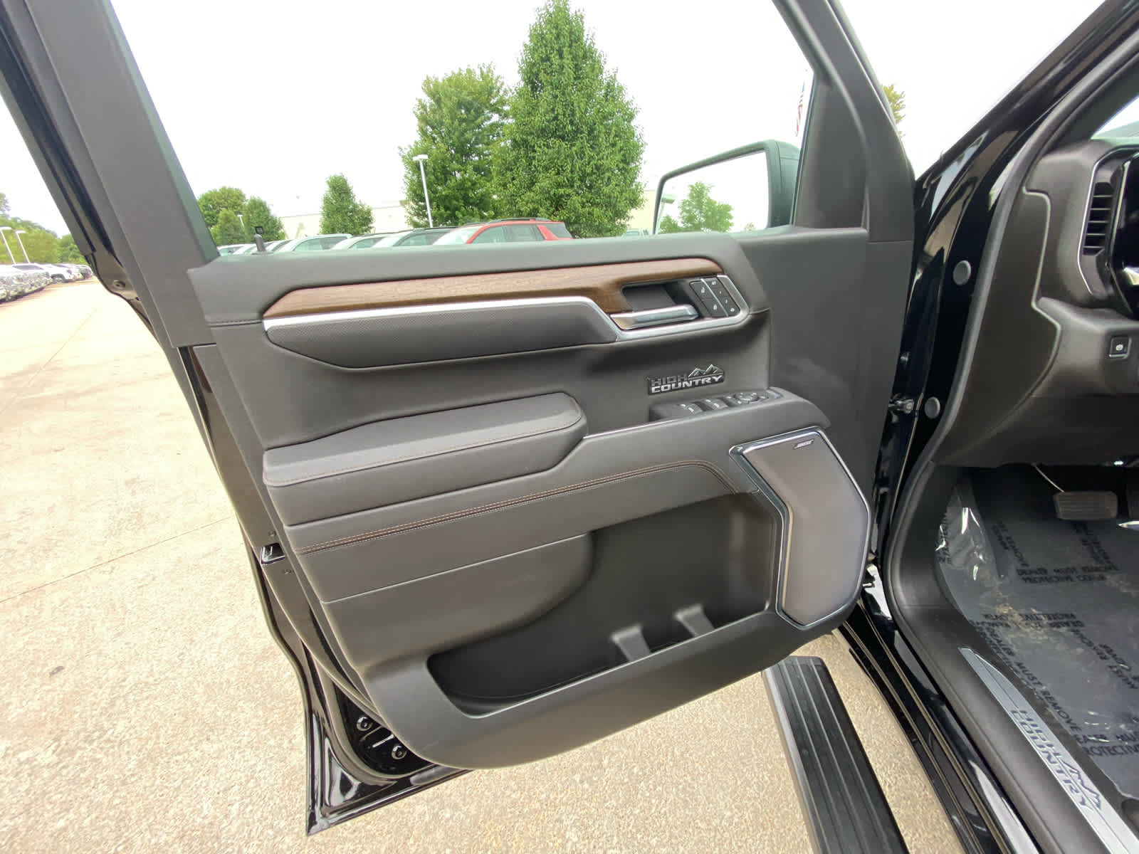 2025 Chevrolet Silverado 1500 High Country photo 6