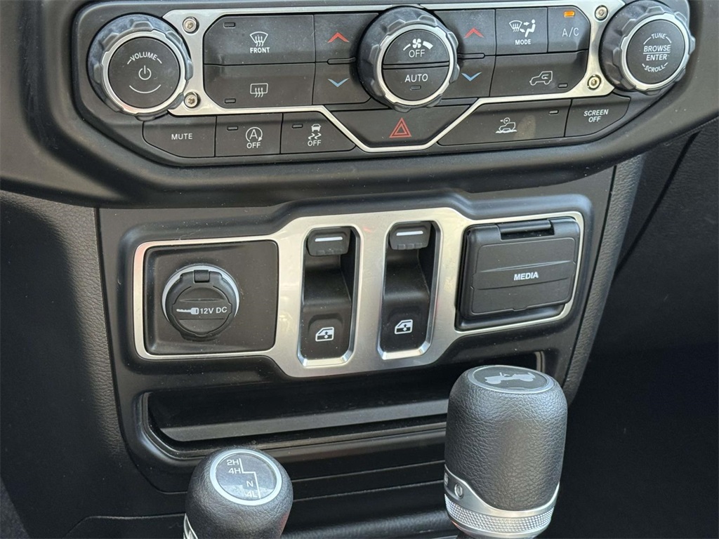 2021 Jeep Wrangler Willys photo 18