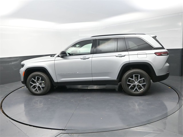 2025 Jeep Grand Cherokee Limited photo 3