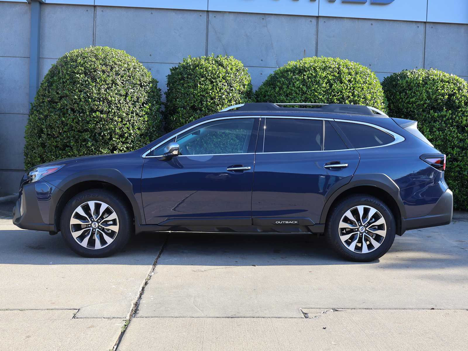 2025 Subaru Outback Touring photo 4