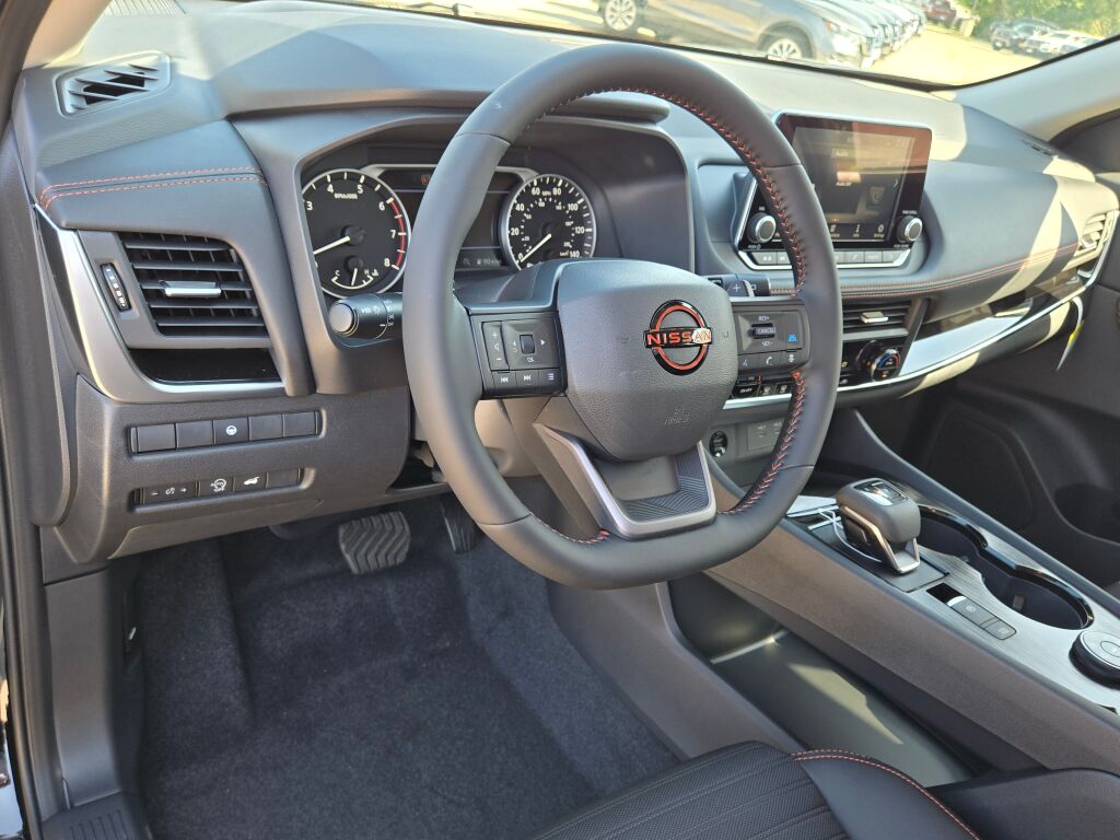 2026 Nissan Rogue SV photo 18