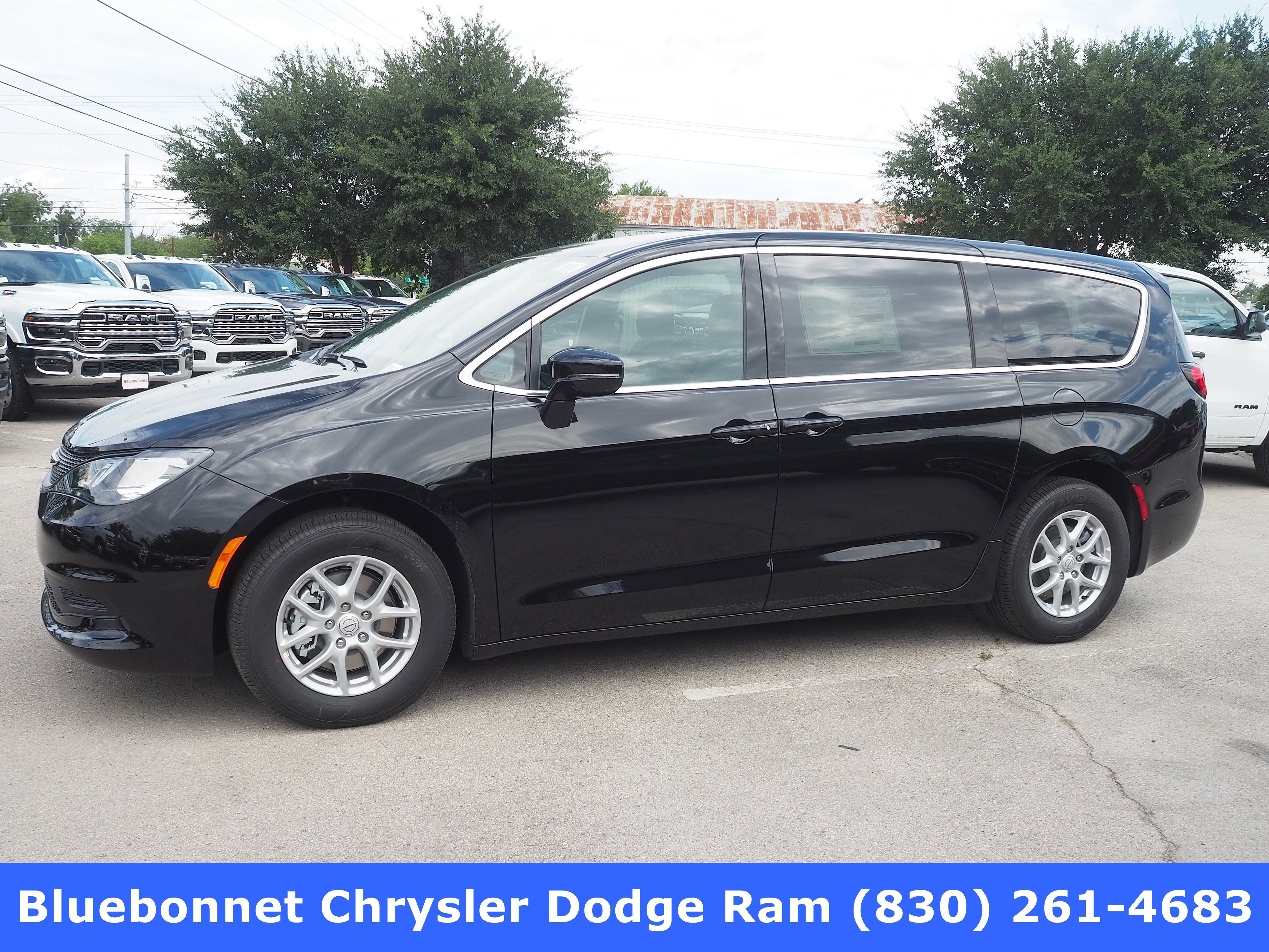 2025 Chrysler Voyager LX