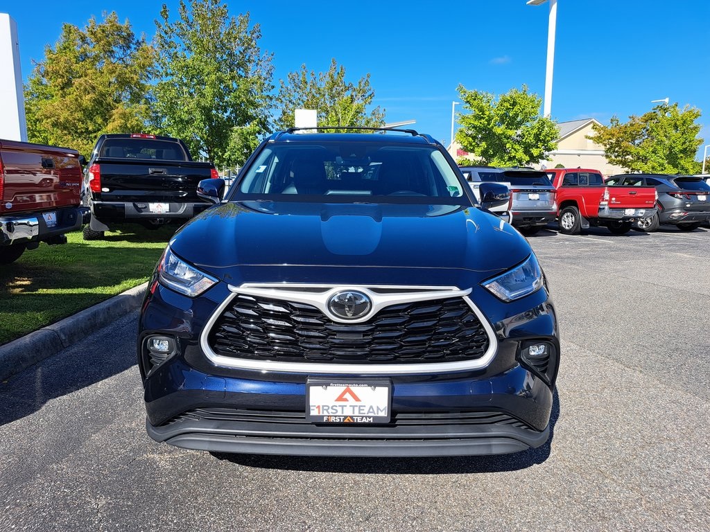 2020 Toyota Highlander XLE photo 2