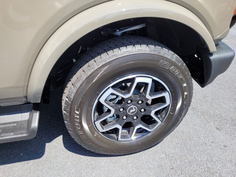 2025 Ford Bronco Outer Banks photo 15