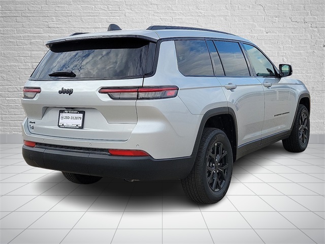 2025 Jeep Grand Cherokee Altitude photo 3