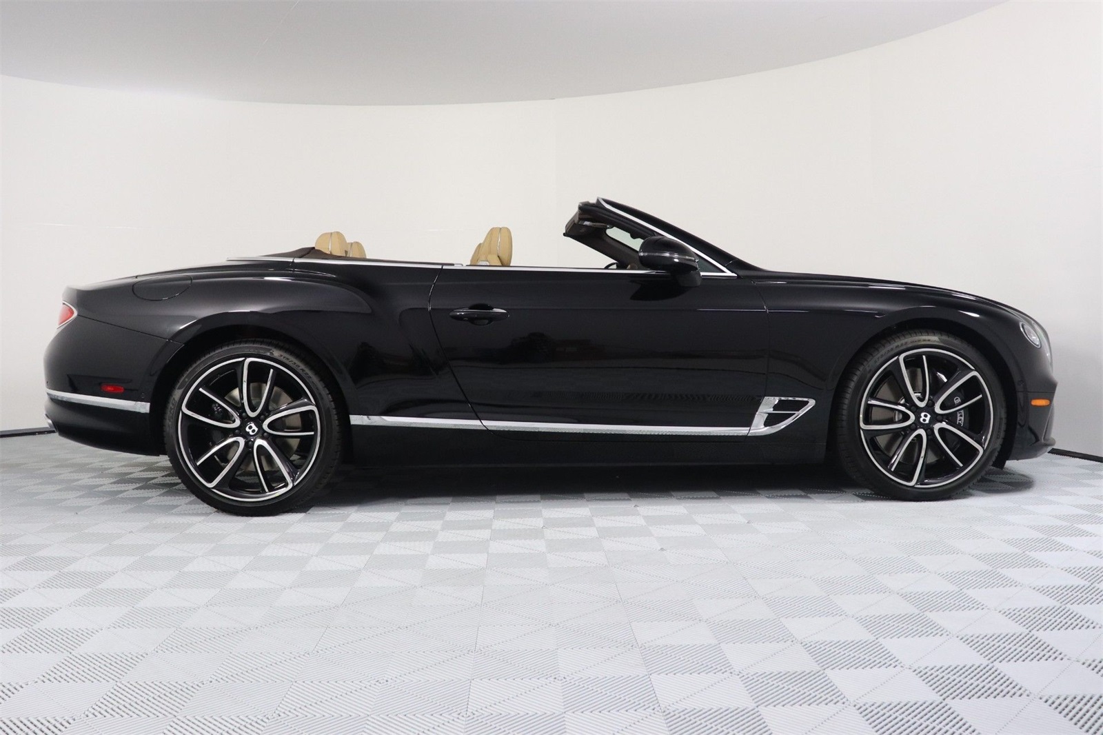Used 2024 Black Crystal Bentley V8 image 5