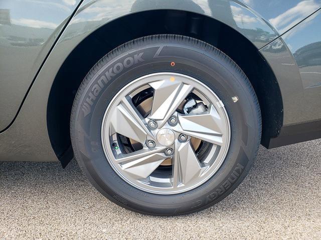 2025 Hyundai Elantra SE photo 21