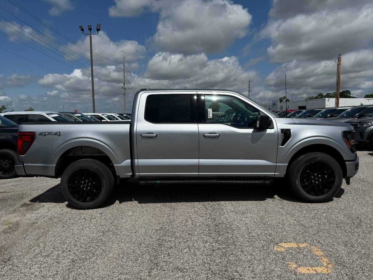 2025 Ford F-150 XLT photo 2