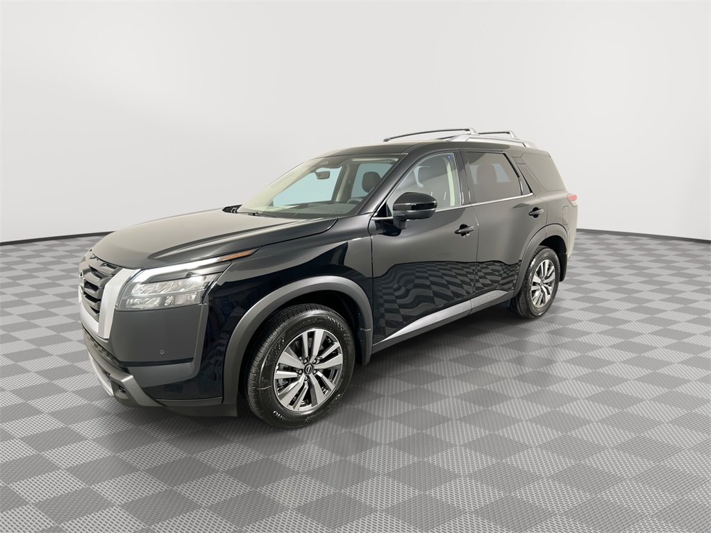 2025 Nissan Pathfinder LE photo 4