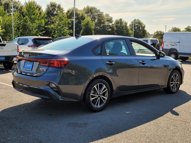 2023 Kia Forte LXS photo 2