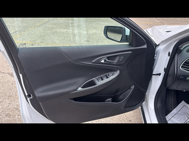 2025 Chevrolet Malibu 1LT photo 5