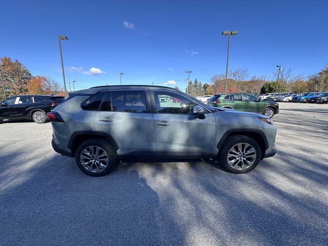 Used 2022 Toyota RAV4 XLE Premium with VIN 2T3A1RFV1NW326062 for sale in Kansas City