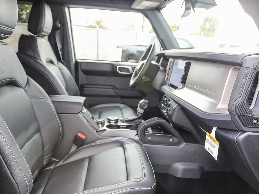 2025 Ford Bronco Outer Banks photo 12