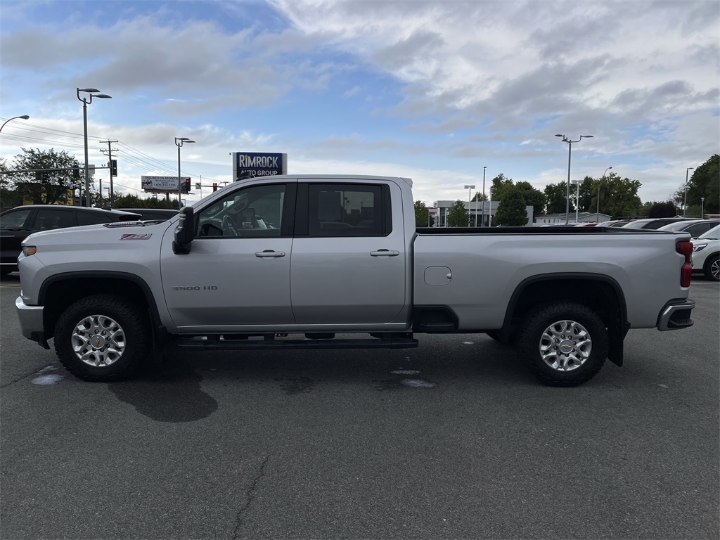 2023 Chevrolet Silverado 3500HD LT photo 4