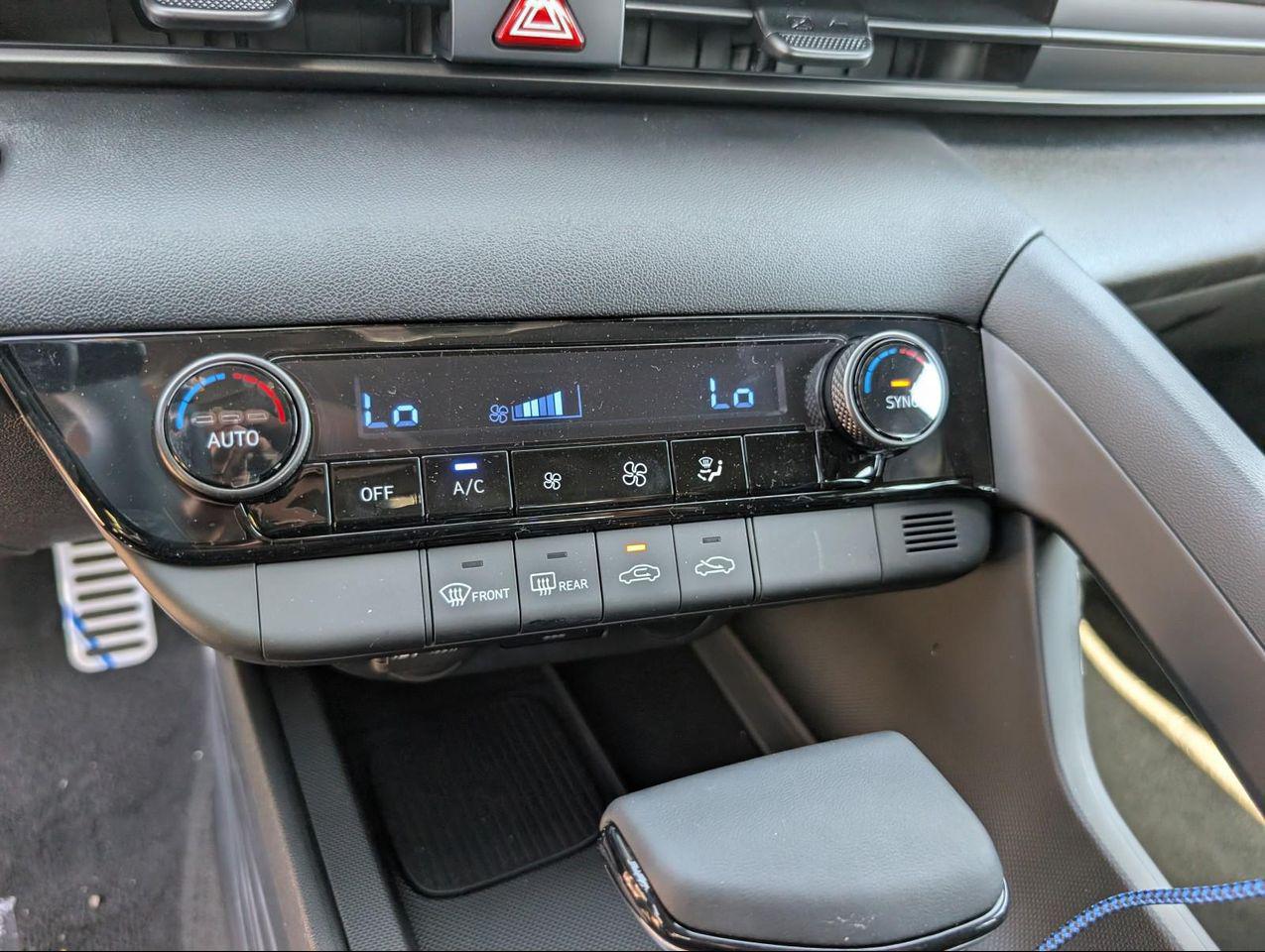 2025 Hyundai Elantra SEL Sport photo 12