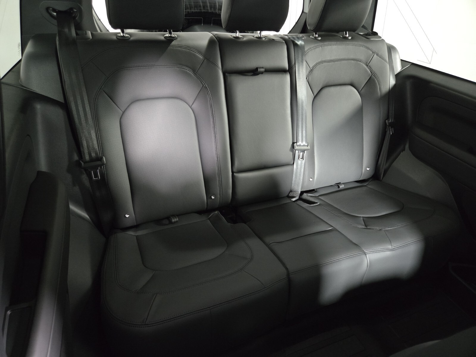 2025 Land Rover Defender 90 X-Dynamic SE photo 16