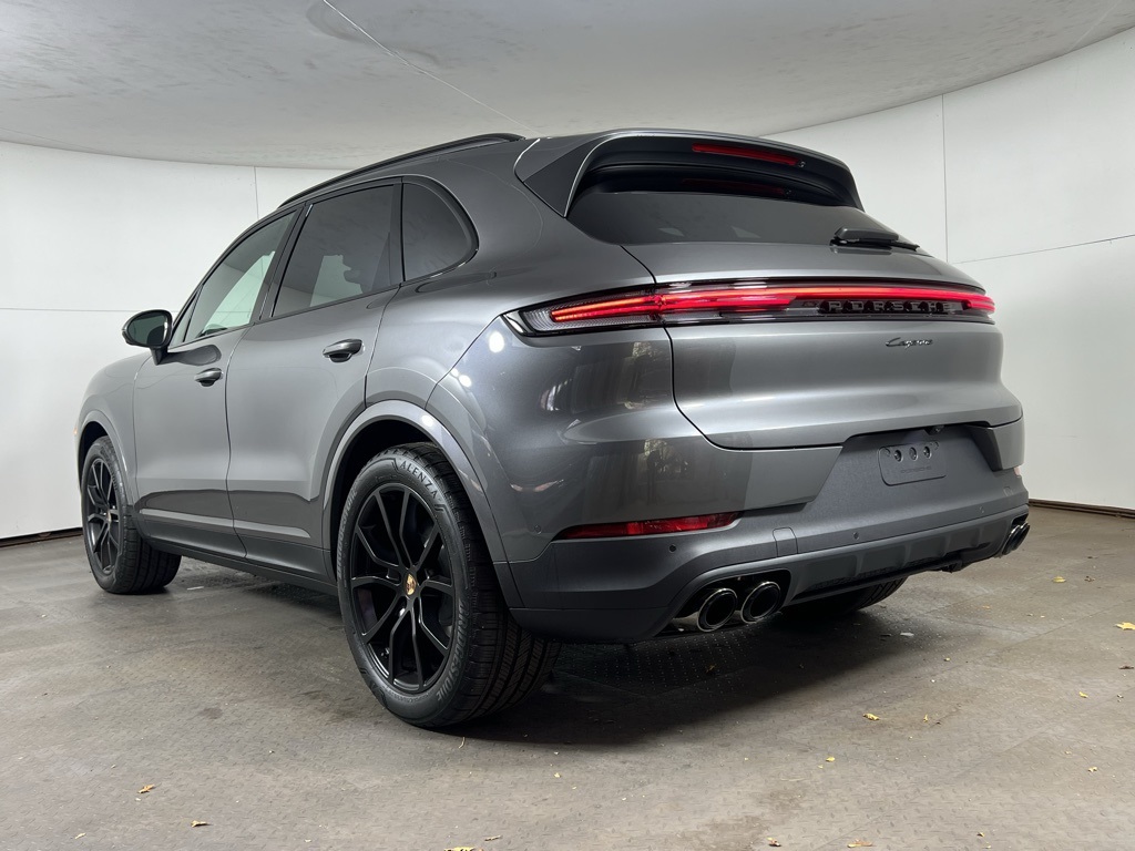 2026 Porsche Cayenne Base photo 2