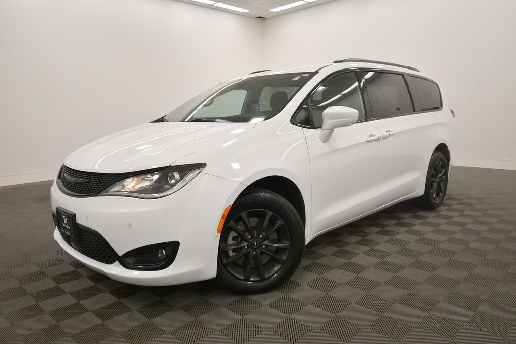 Used 2020 Chrysler Pacifica AWD LAUNCH EDITION with VIN 2C4RC3BG2LR268133 for sale in Rochester, Minnesota