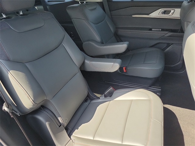 2025 Ford Explorer photo 15