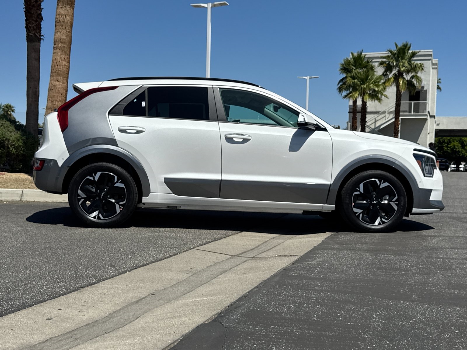 2025 Kia Niro EV Wave photo 2