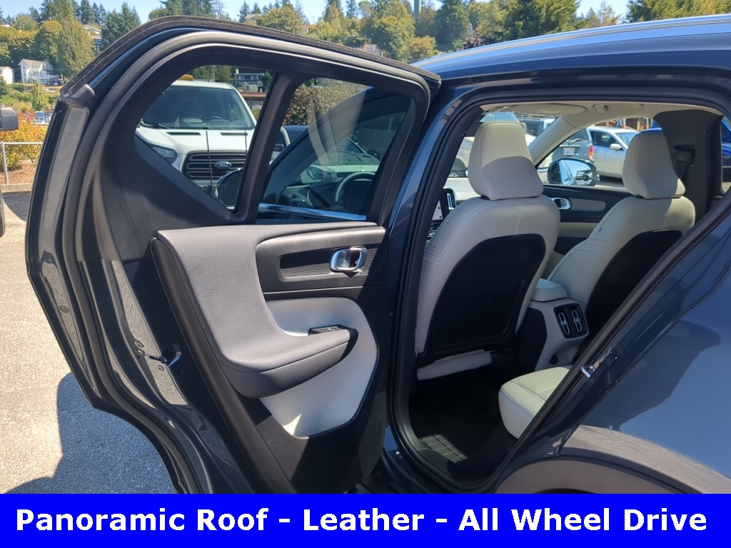 2022 Volvo XC40 T5 Inscription AWD photo 4
