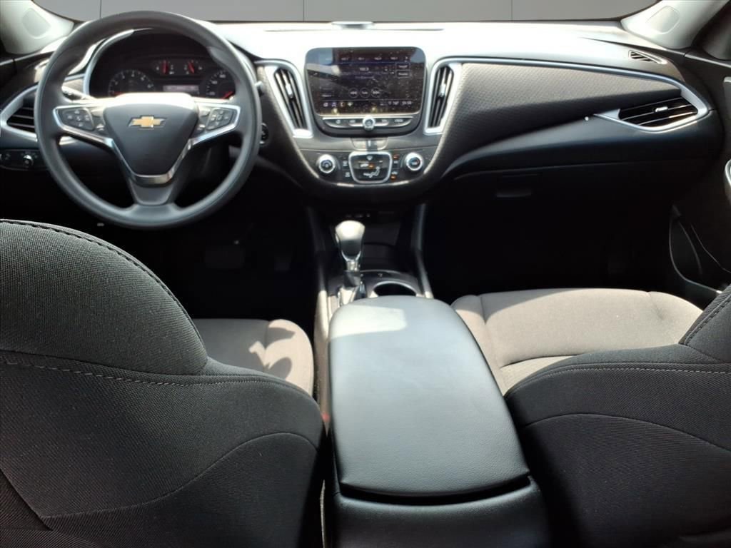 2023 Chevrolet Malibu LS photo 11