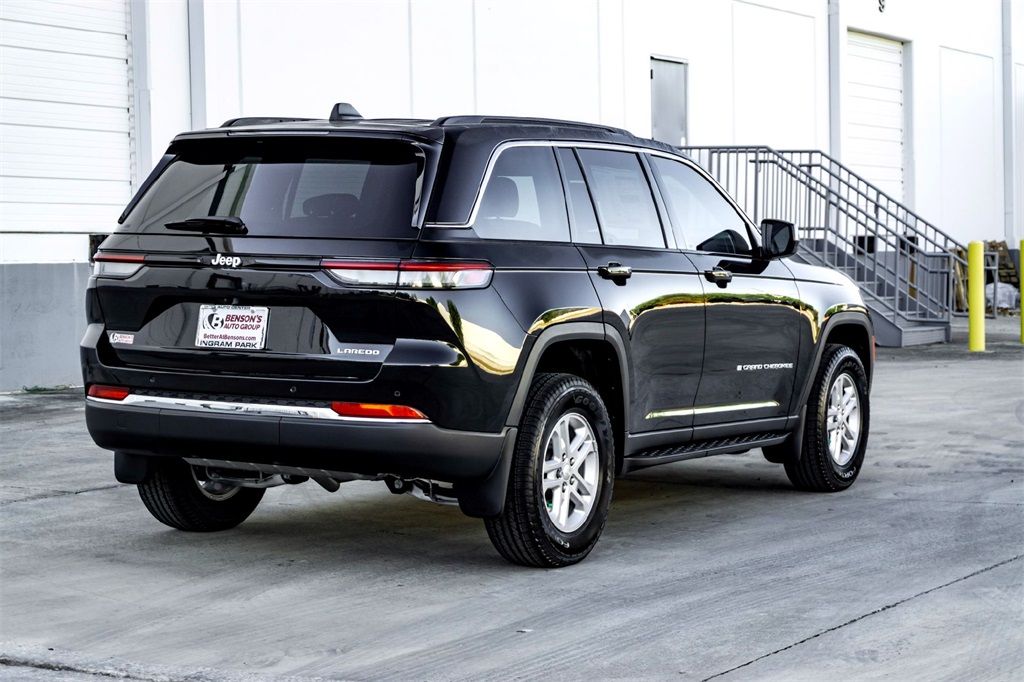 2025 Jeep Grand Cherokee Laredo photo 4