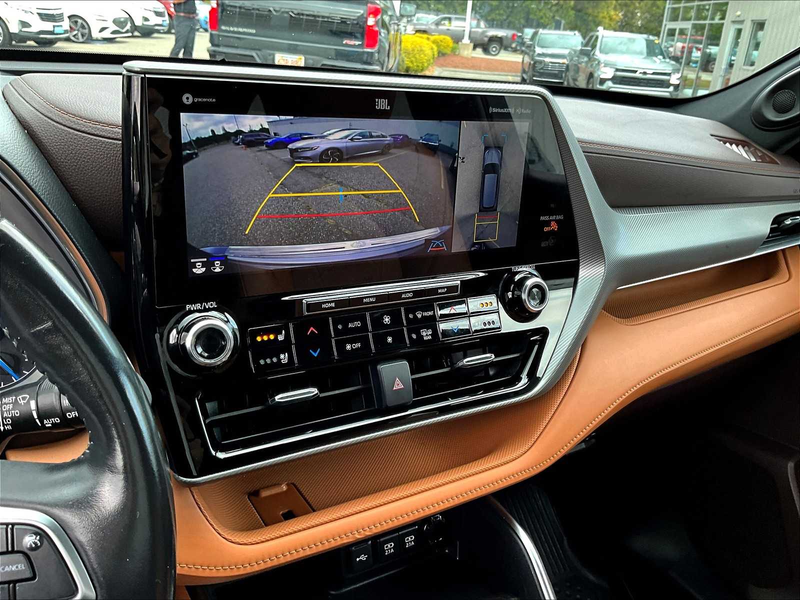 2021 Toyota Highlander Hybrid Platinum photo 20