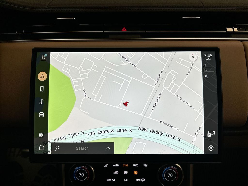 2023 Land Rover Range Rover SE photo 17