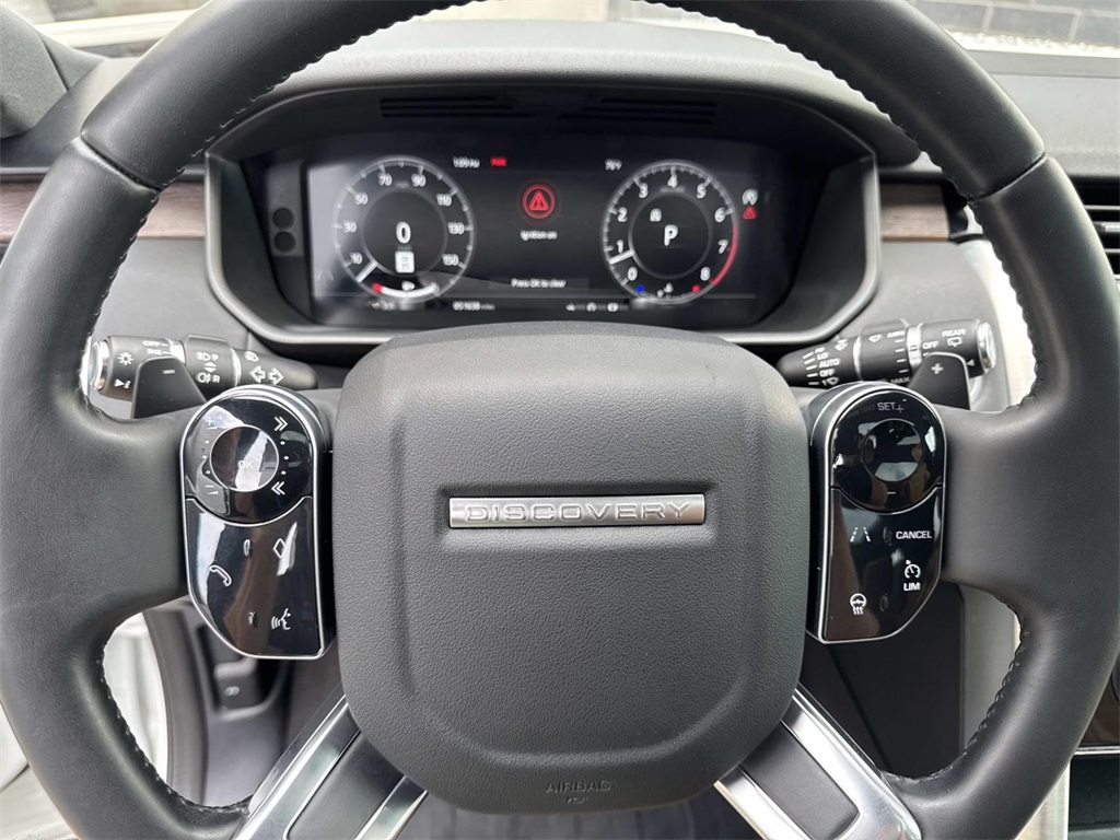 2020 Land Rover Discovery HSE photo 25