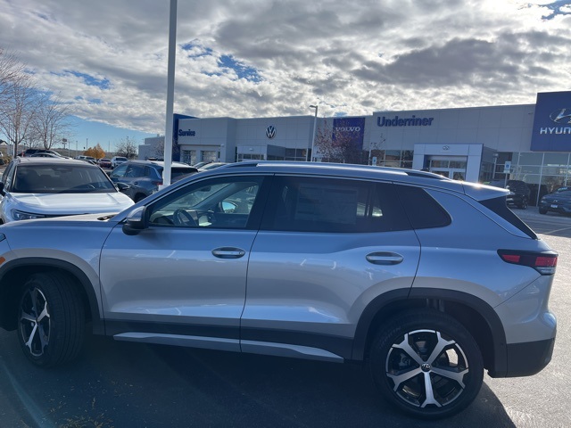 2025 Volkswagen Tiguan SE's photo