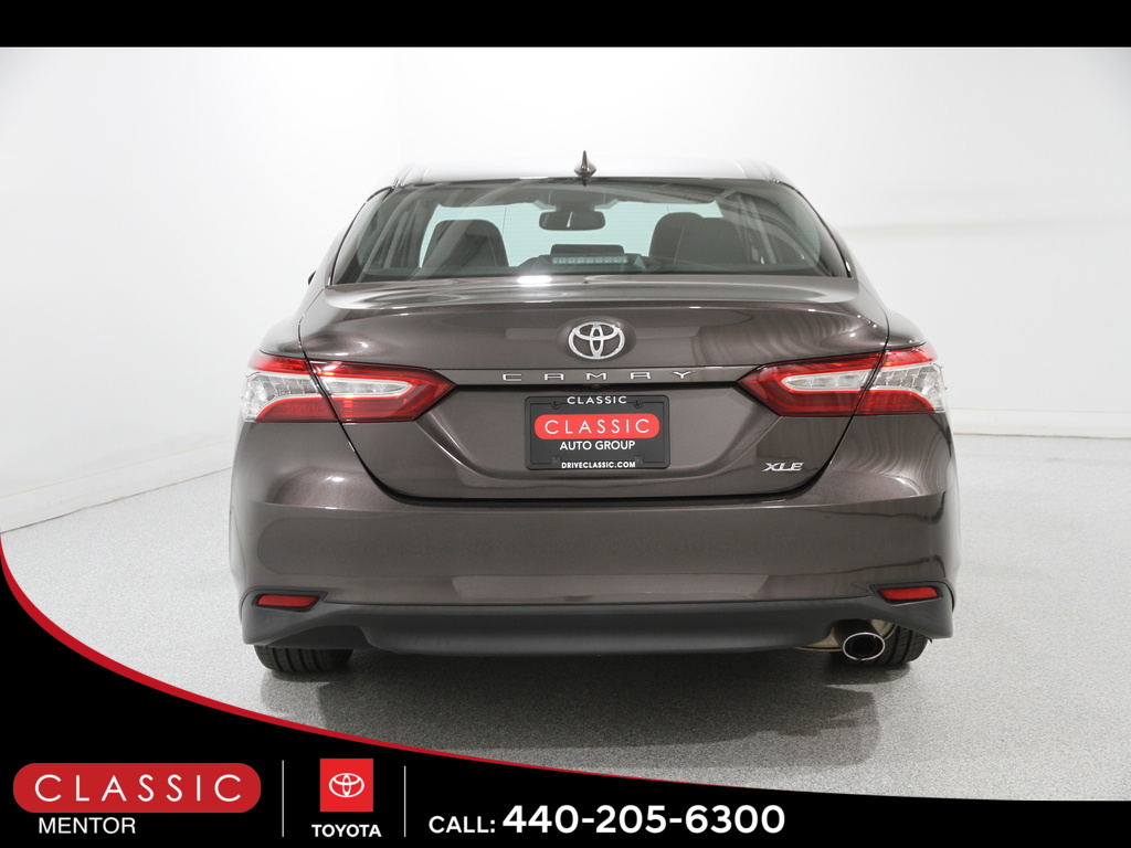 2020 Toyota Camry XLE photo 14