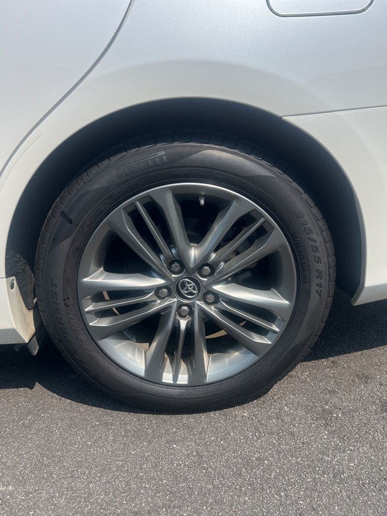 2017 Toyota Camry SE photo 11