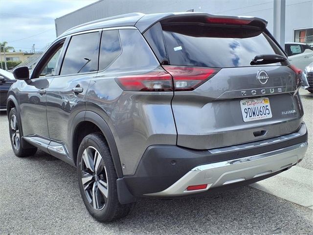 2023 Nissan Rogue Platinum photo 3