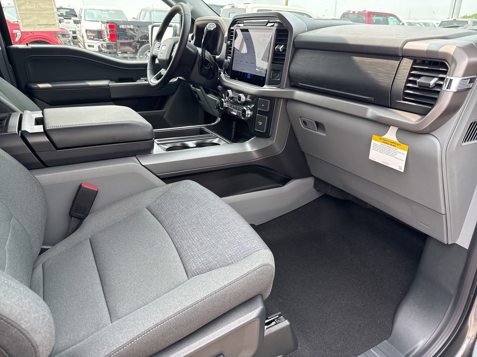 2025 Ford F-150 XLT photo 16