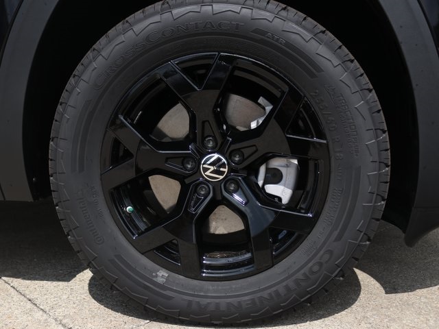 2025 Volkswagen Atlas Peak Edition SE photo 2