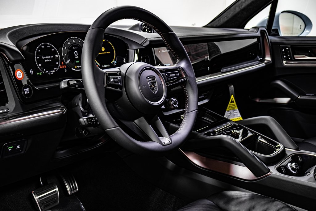 2025 Porsche Cayenne E-Hybrid Turbo photo 4