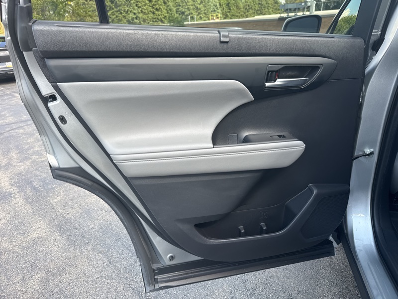 2021 Toyota Highlander XLE photo 33