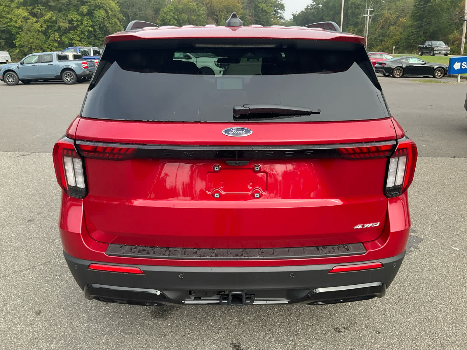 2025 Ford Explorer ST-Line photo 4