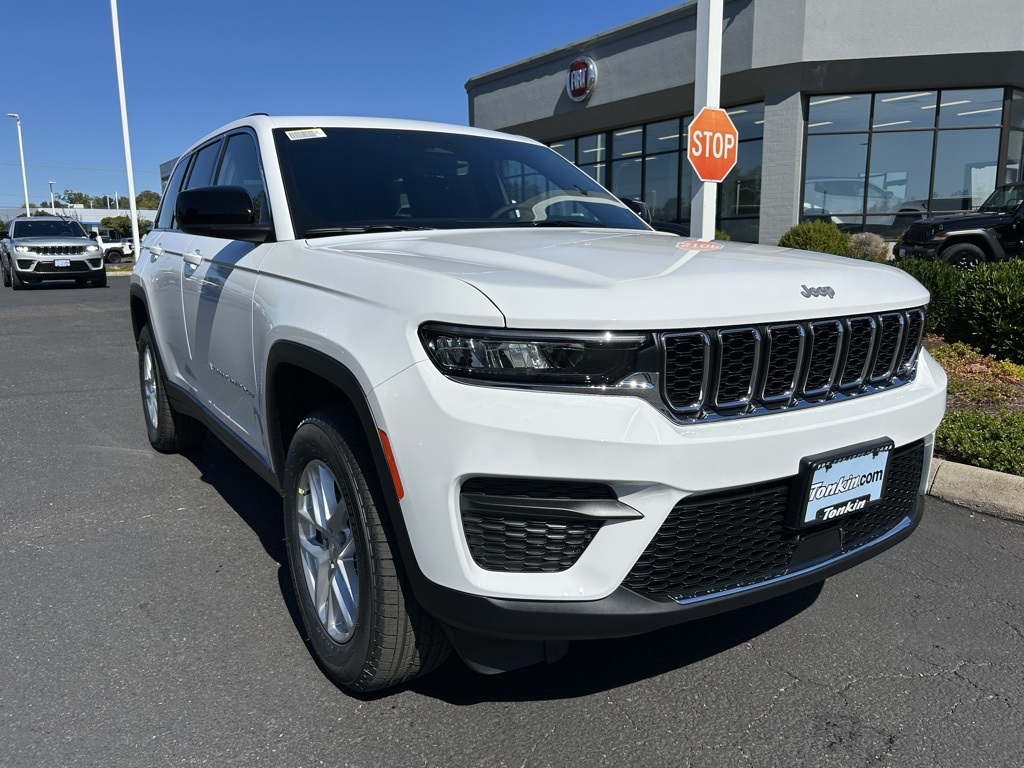 2025 Jeep Grand Cherokee Laredo X photo 2