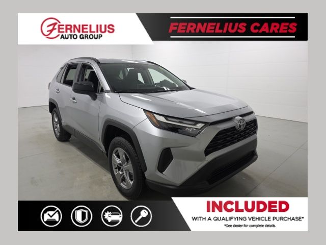 2025 Toyota RAV4 LE's photo