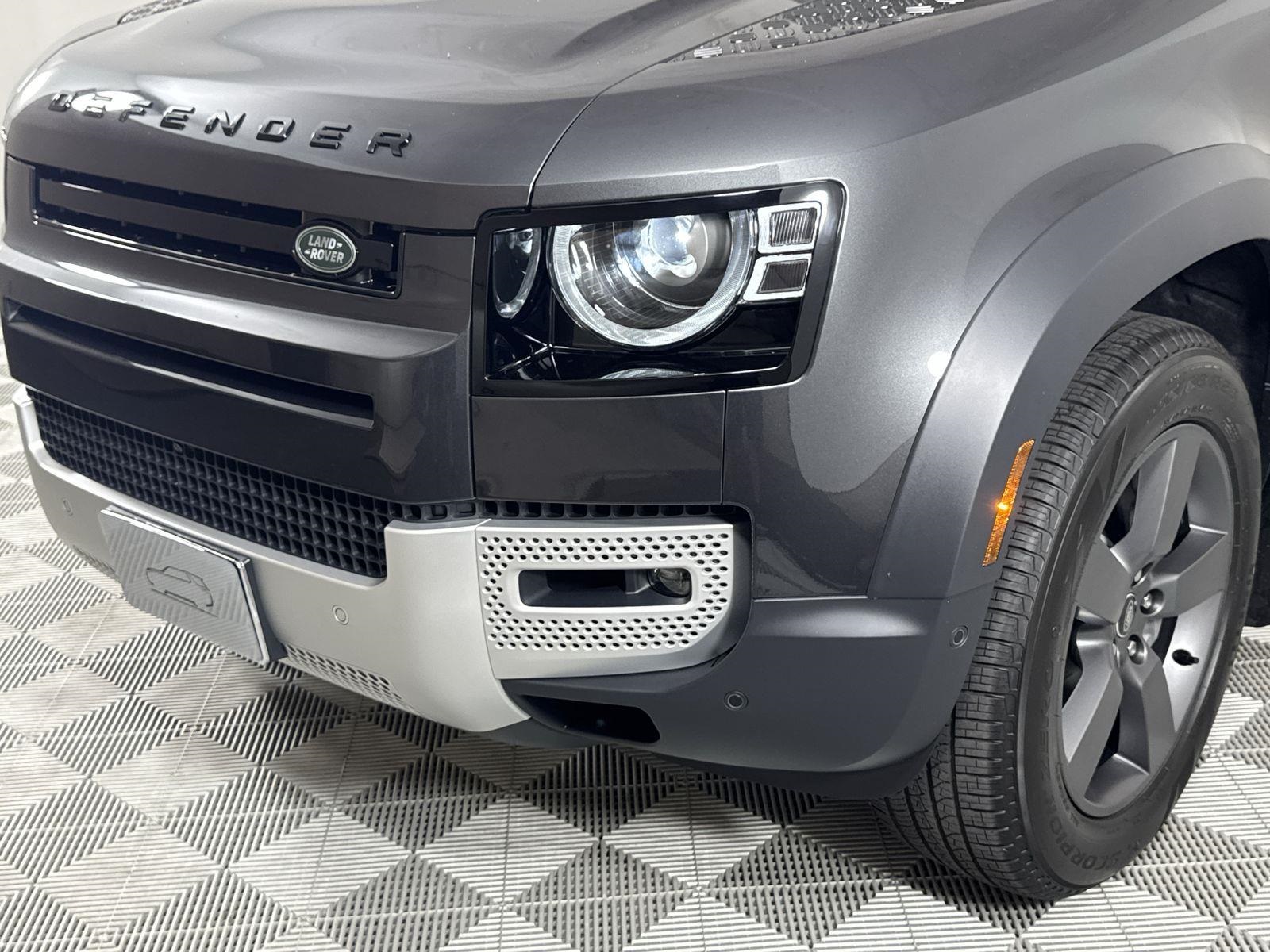 2025 Land Rover Defender 110 S photo 9