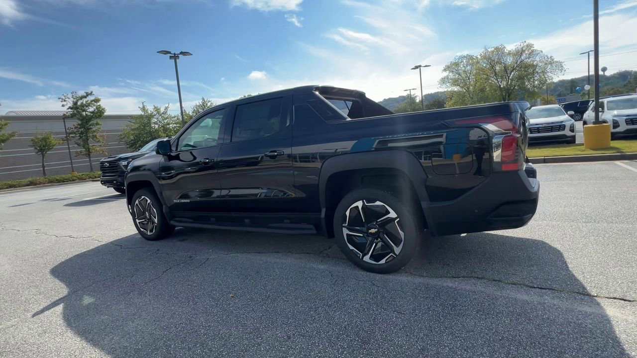 2026 Chevrolet Silverado EV LT photo 4