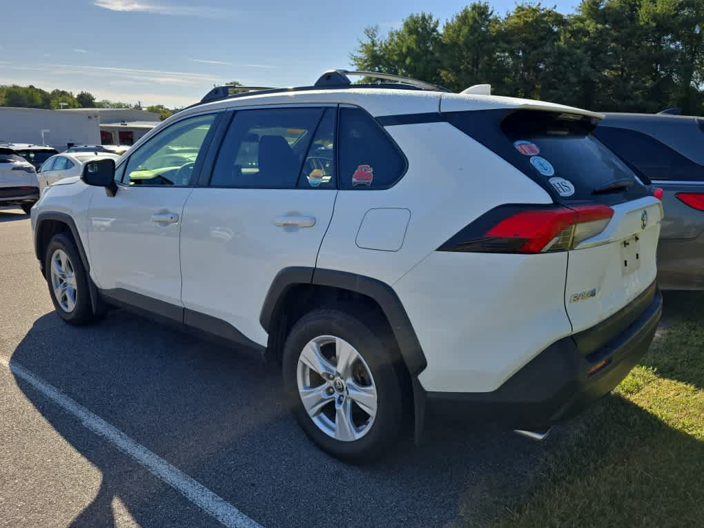 2019 Toyota RAV4 XLE photo 4