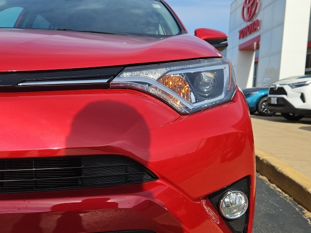 2017 Toyota RAV4 XLE photo 2