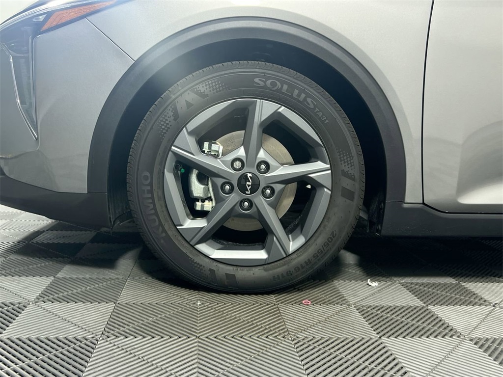 2025 Kia K4 LXS photo 12